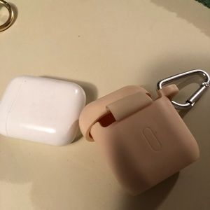 Apple ear pods with case
